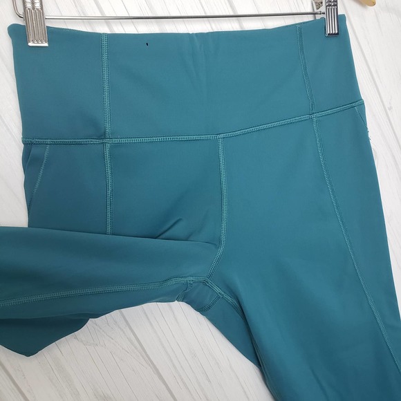 Athleta Size M‎ Lighting Capri Leggings Stash Pockets Mesh Reflective Strip Teal - Picture 6 of 12